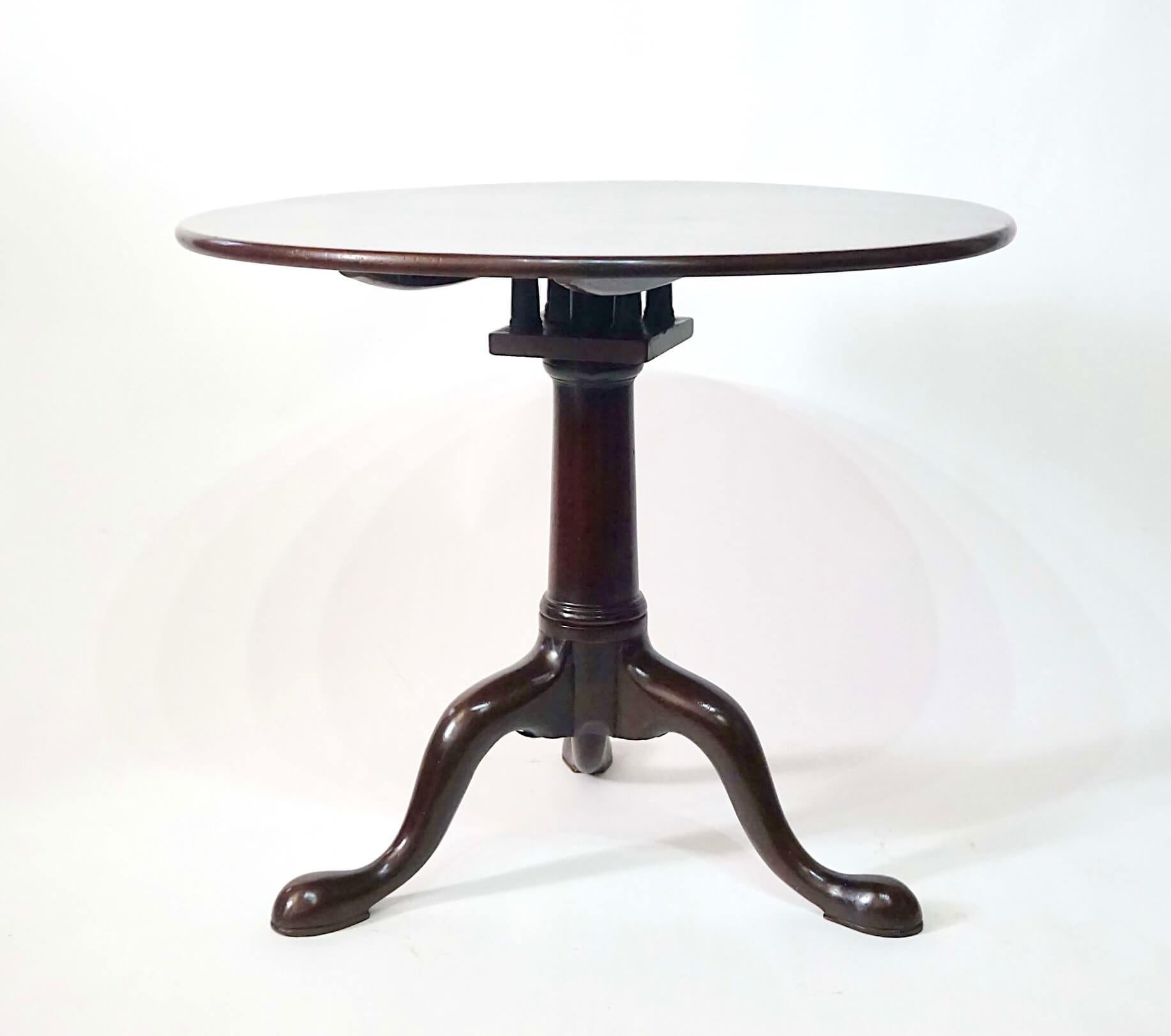 18th Century English George II Solid Mahogany 'Pillar and Claw' Tilt-Top Table, circa 1740 For Sale