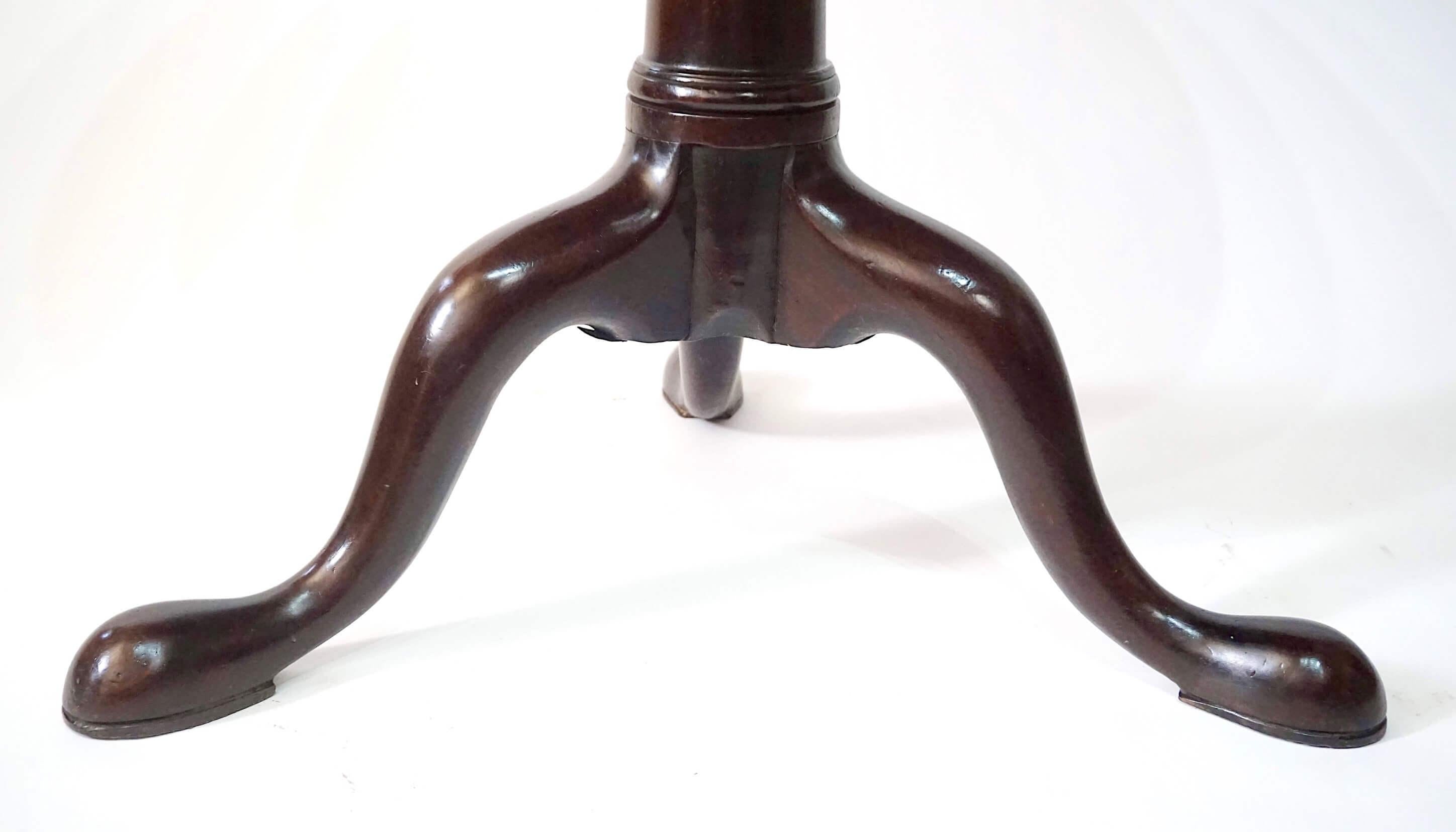 English George II Solid Mahogany 'Pillar and Claw' Tilt-Top Table, circa 1740 For Sale 2