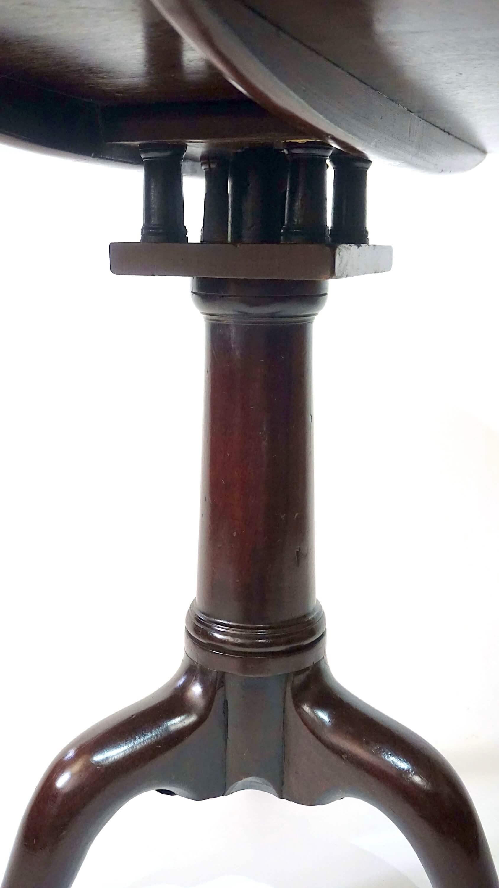 English George II Solid Mahogany 'Pillar and Claw' Tilt-Top Table, circa 1740 For Sale 1