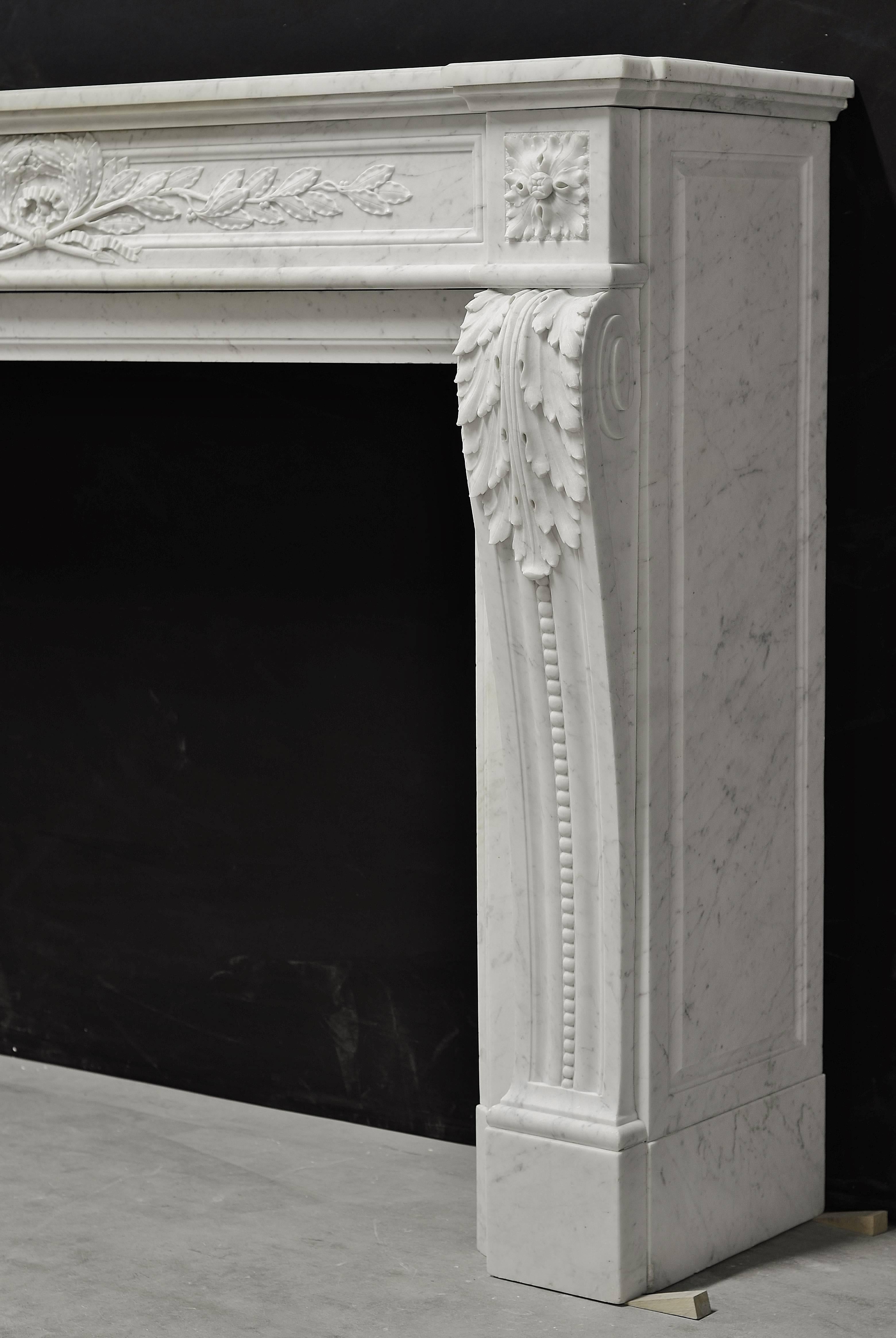 Superb Antique French Louis XVI Fireplace Mantel, 19th Century In Excellent Condition In Haarlem, Noord-Holland