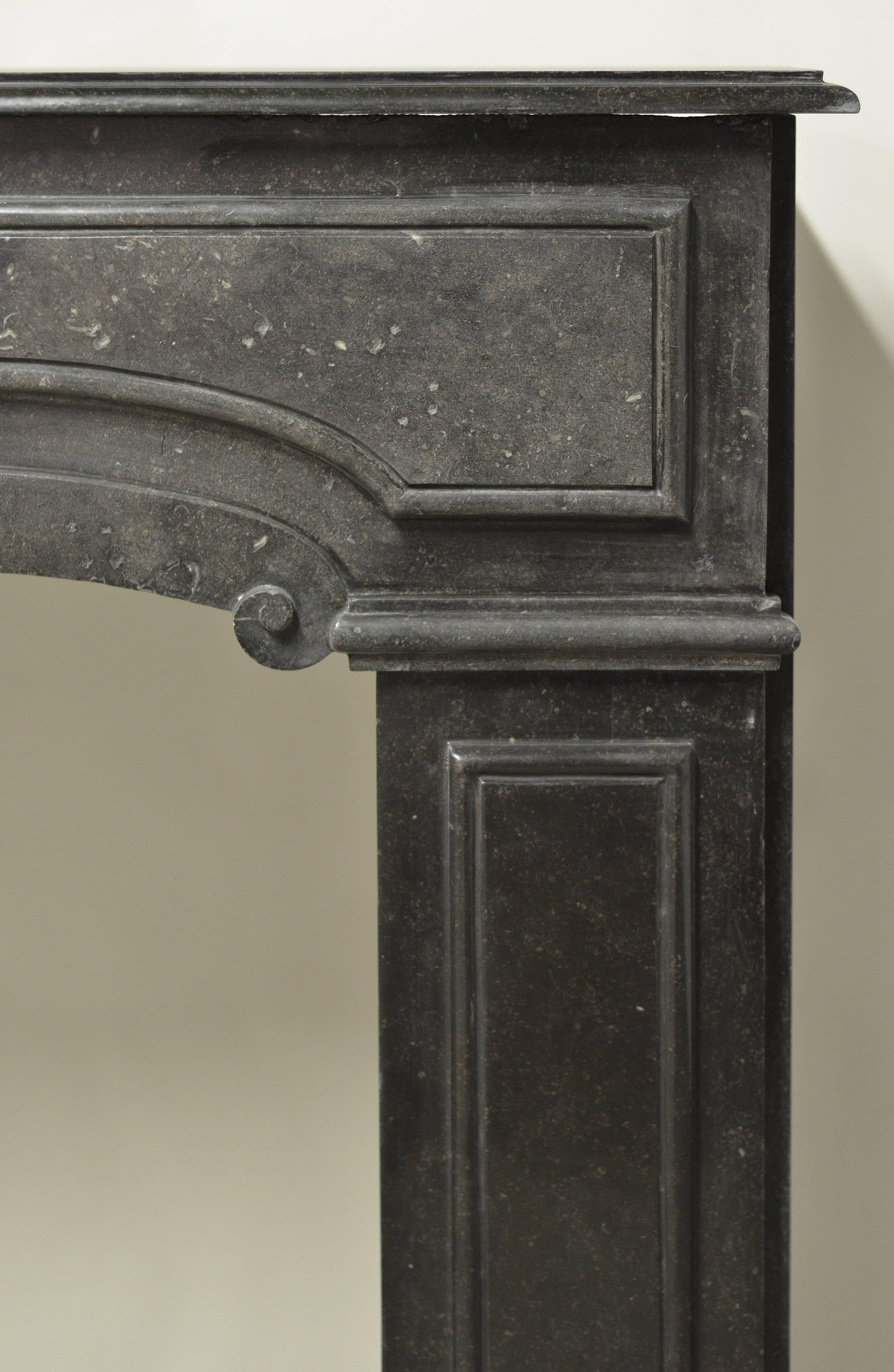Large 18th Century Dutch Fireplace Mantel In Good Condition For Sale In Haarlem, Noord-Holland