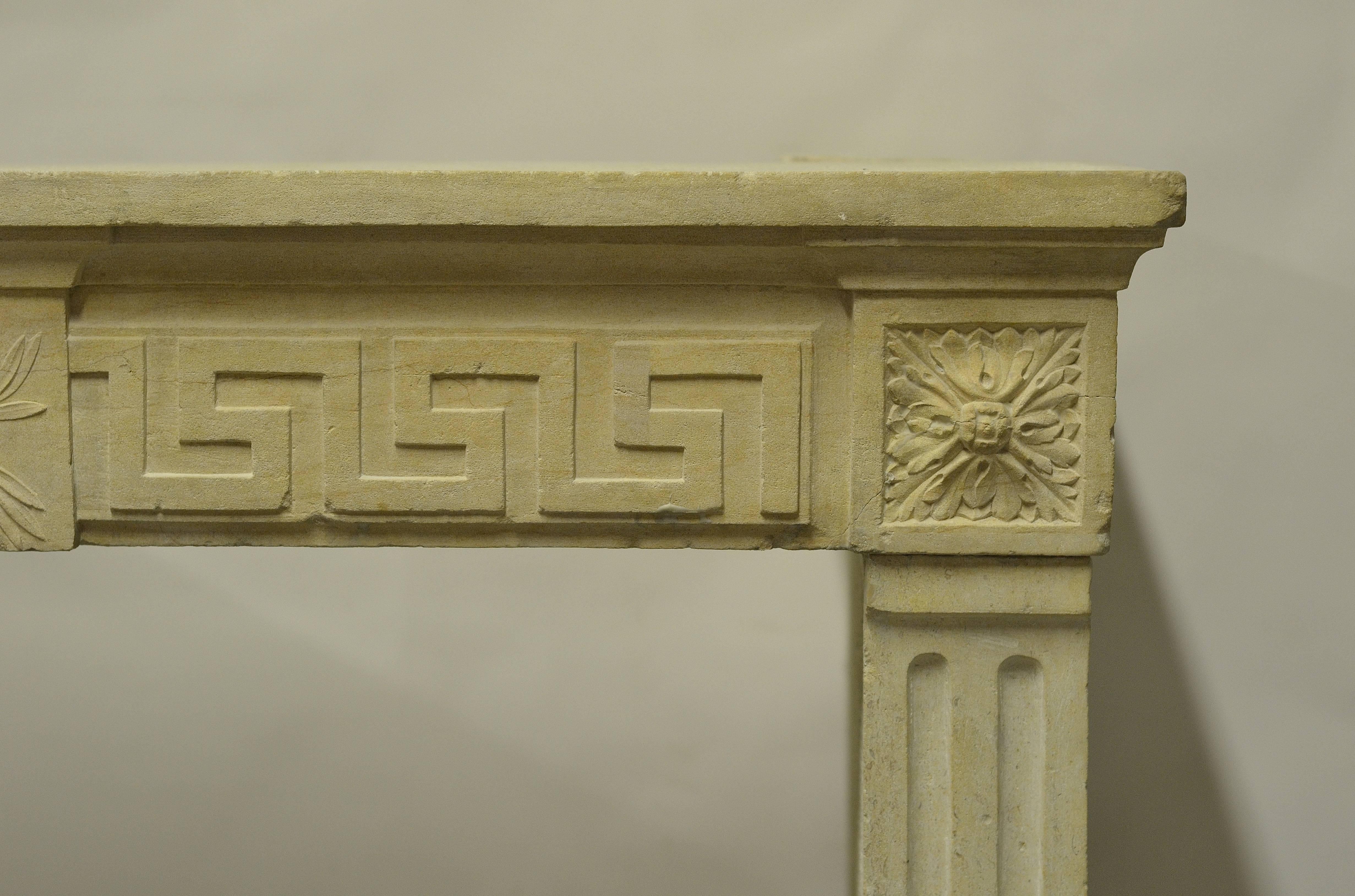 Small French Louis XVI Fireplace Mantel in Limestone In Excellent Condition In Haarlem, Noord-Holland