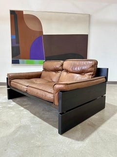 Loveseat Brutalista Danés de Pino y Cuero de Mediados de Siglo