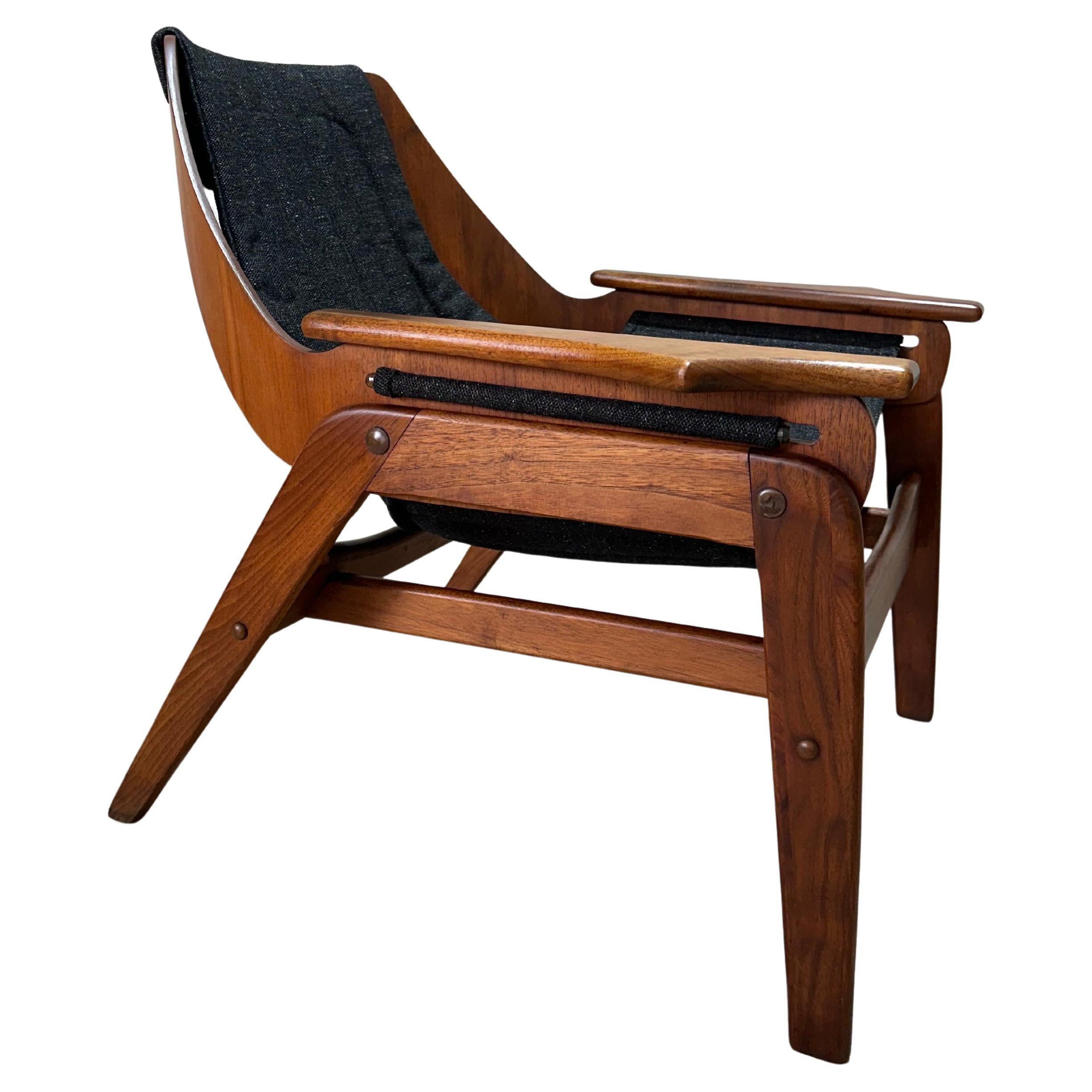 Mitte des Jahrhunderts Jerry Johnson Triumph Nussbaum Sling Loungesessel im Angebot