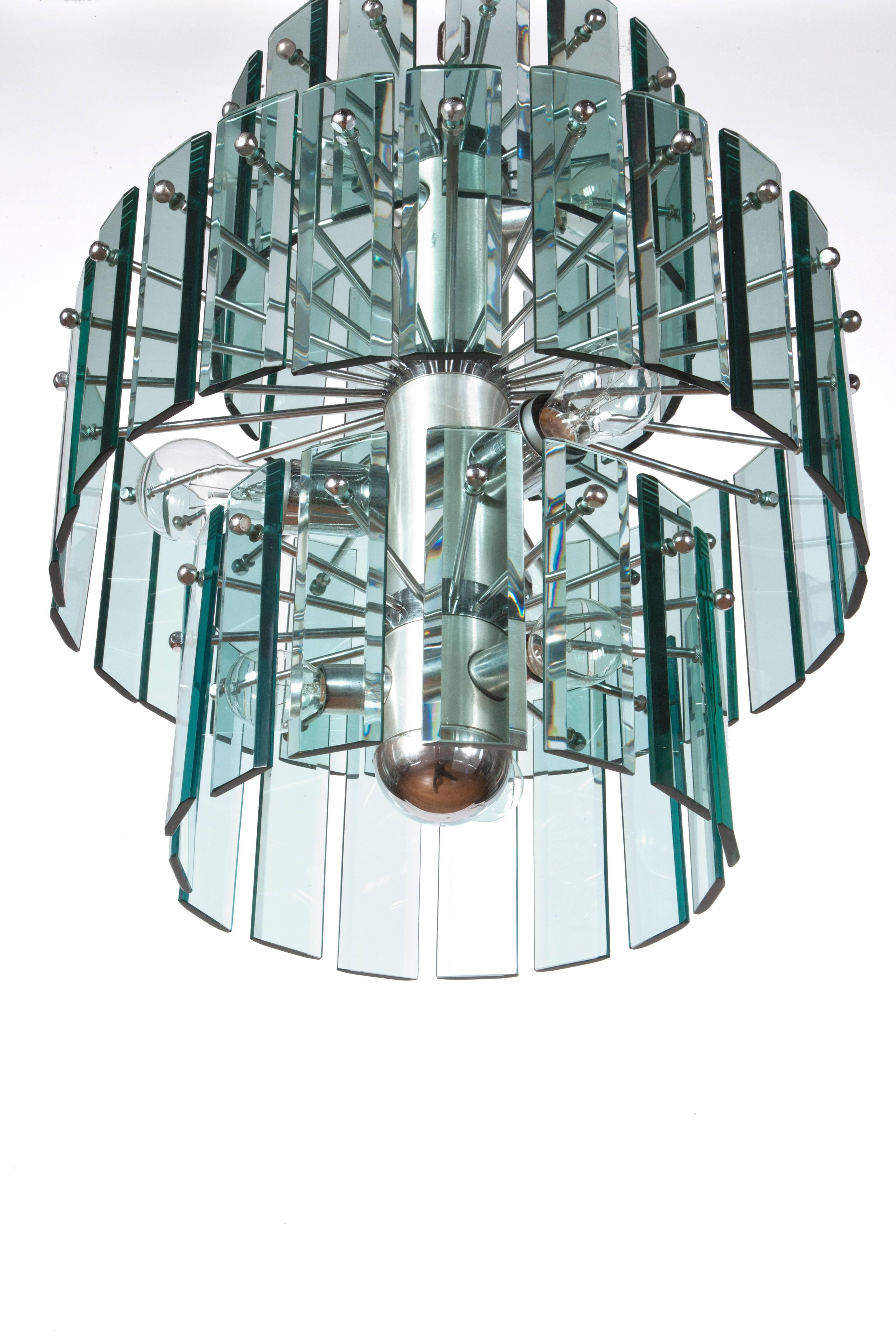 Three tiers suspension light attributed to Ico Parisi.
Chrome-plated metal and bevelled green tinted glass.
Body height cm 54, diameter cm 44.
 
