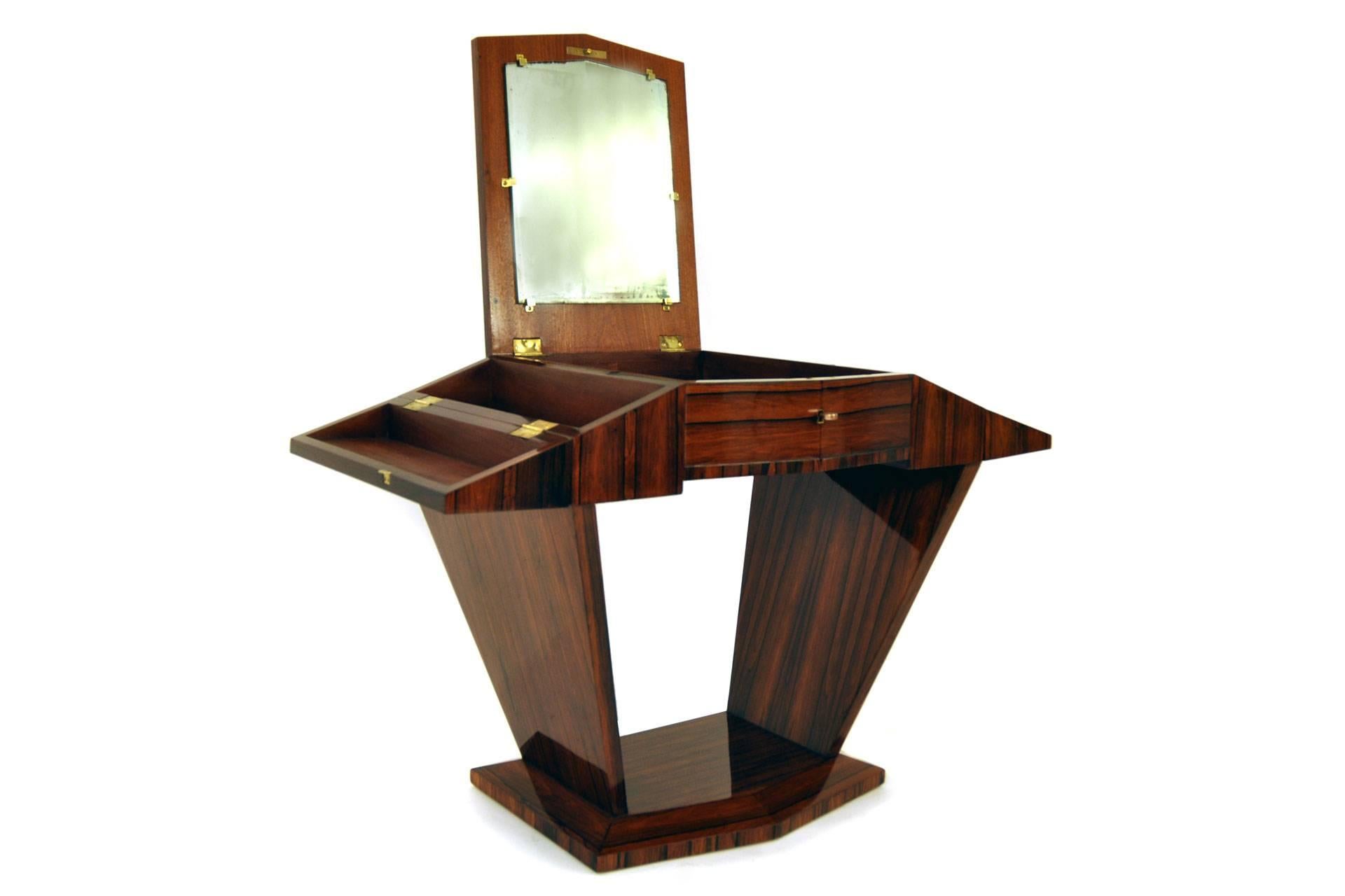 The dressing table was manufactured in France, between 1920-1930. It is made of rosewood and covered with shellac hand polish. The item is also lockable.
(Dimensions when the item is closed: height 70 cm and width 76 cm).