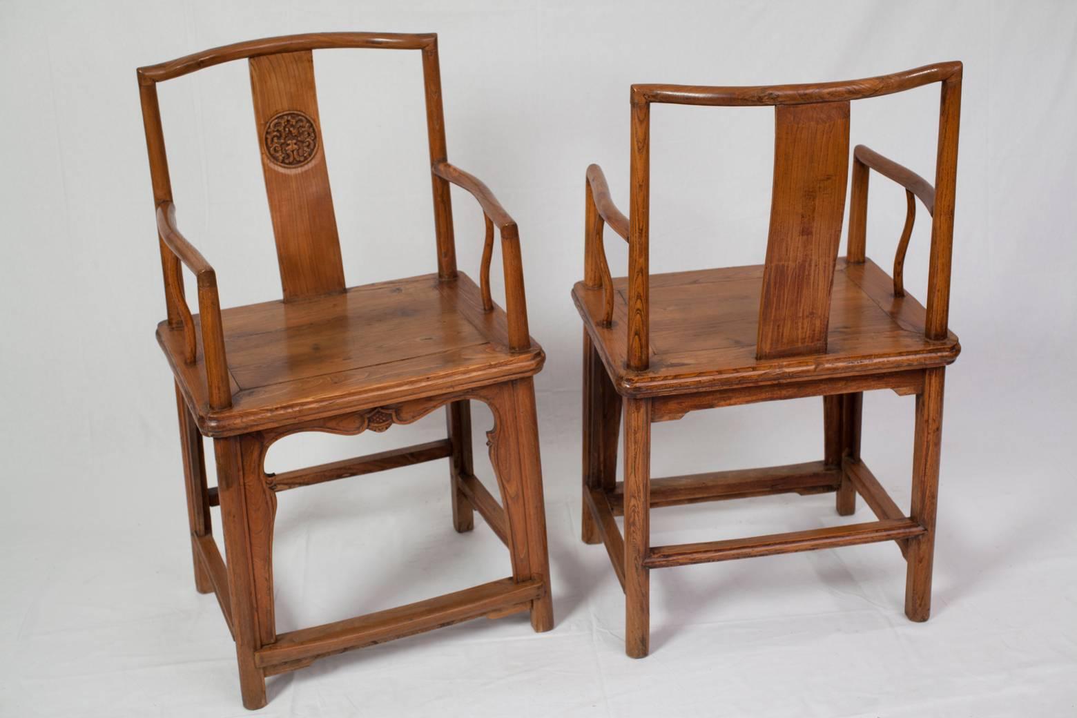 A lovely pair of mid-Qing dynasty continuous yoke-back Yumu armchairs from Shanxi province.
Raised on four square section legs and joined with stretchers. The apron is carved with a simple floral design. The armrest and backrest are elegantly
