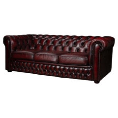 Divano Chesterfield vintage in pelle trapuntata, colore rosso scuro