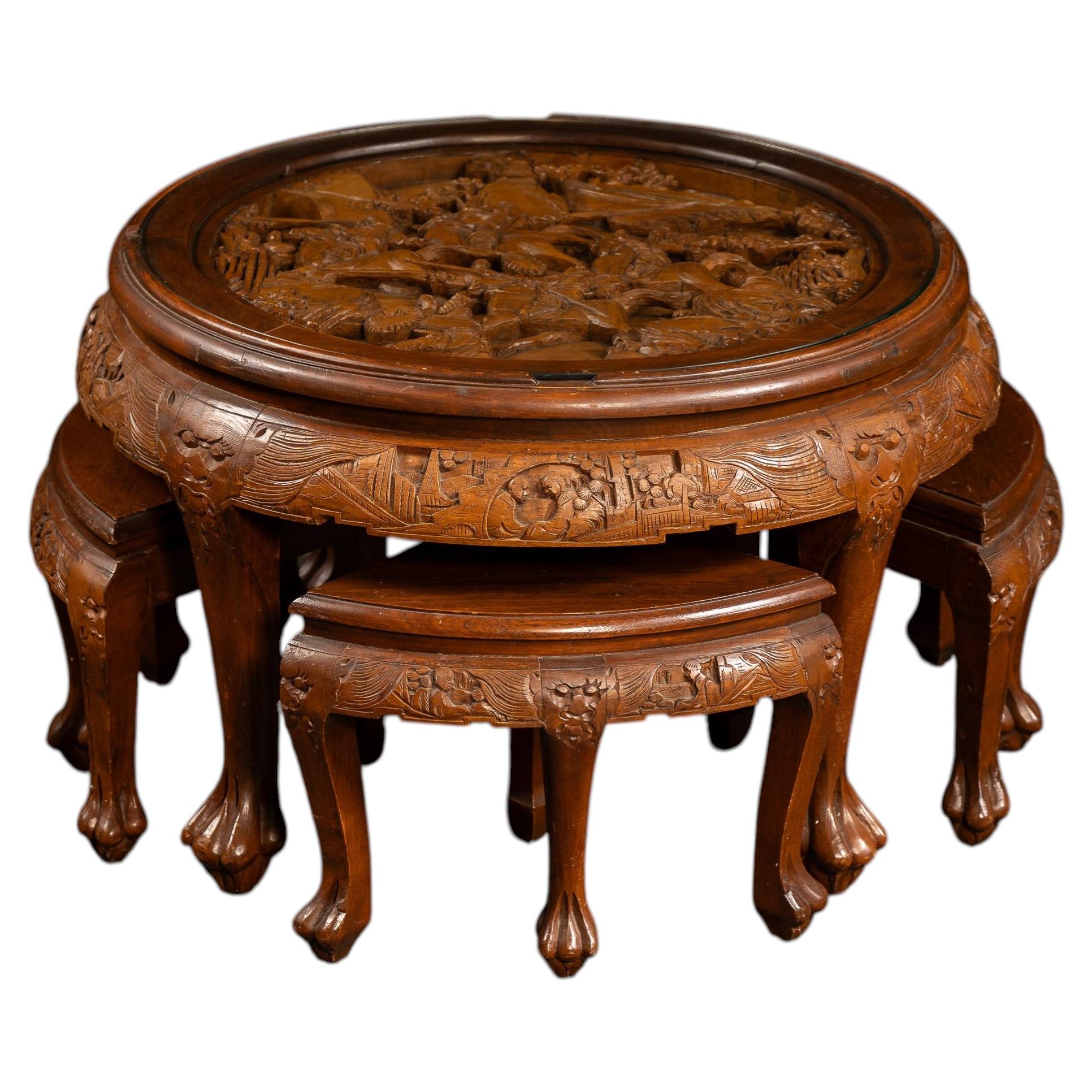 Table à thé chinoise vintage sculptée, de type « nid », avec quatre tabourets
