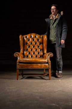 Gepolsterter Ledersessel mit Flügellehnen in der Farbe „Amber“ von LeatherCraft
