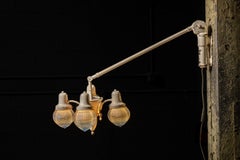 Lampada odontoiatrica vintage Harry J. Bosworth con paralumi Holophane