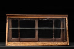 Vitrine ancienne à deux étages en chêne et verre