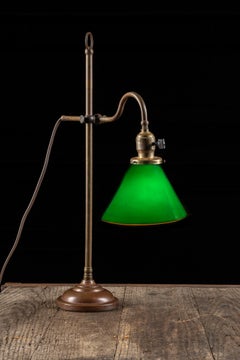Antike Tischlampe aus Messing im Feen-Design mit Lampenschirm aus Verdelite-Glas