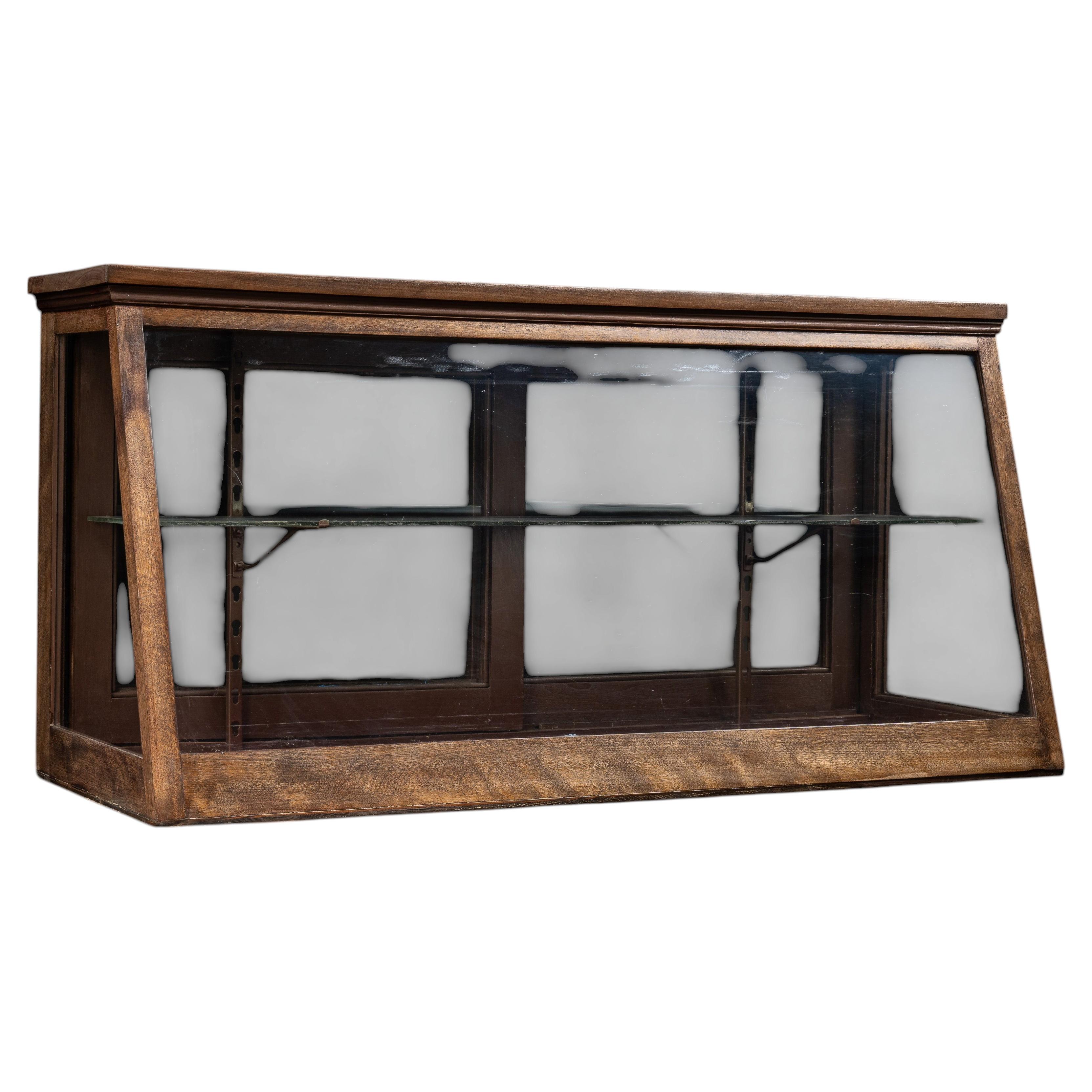 Vitrine ancienne à deux étages en chêne et verre en vente