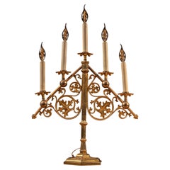 Lámpara de mesa con candelabro de cinco brazos de estilo neogótico