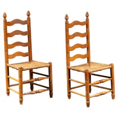 Ein Paar Vintage-Stühle mit Leiterrücken und Sitzfläche aus Binsengeflecht