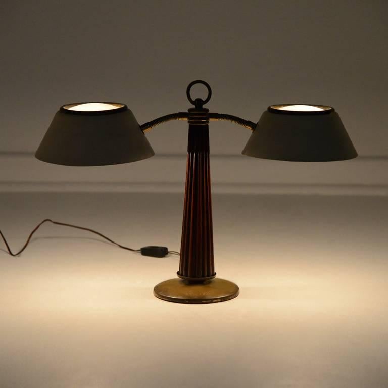 Very nice table lamp for desk or library with two shades and carved wooden shaft made by Stilnovo in 1949.