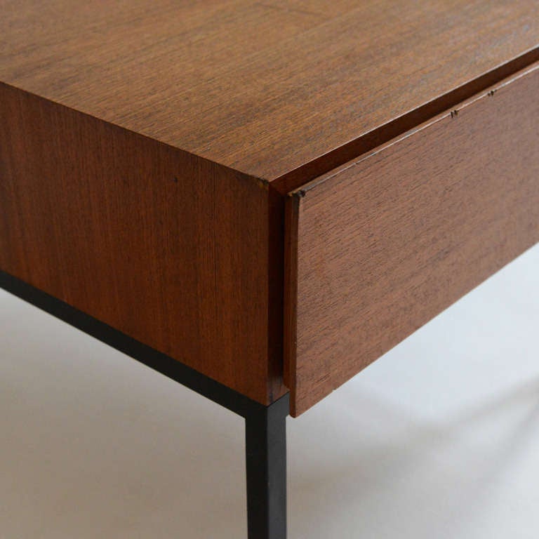 Mid-Century Modern Florence Knoll Side Table with Drawer For Sale