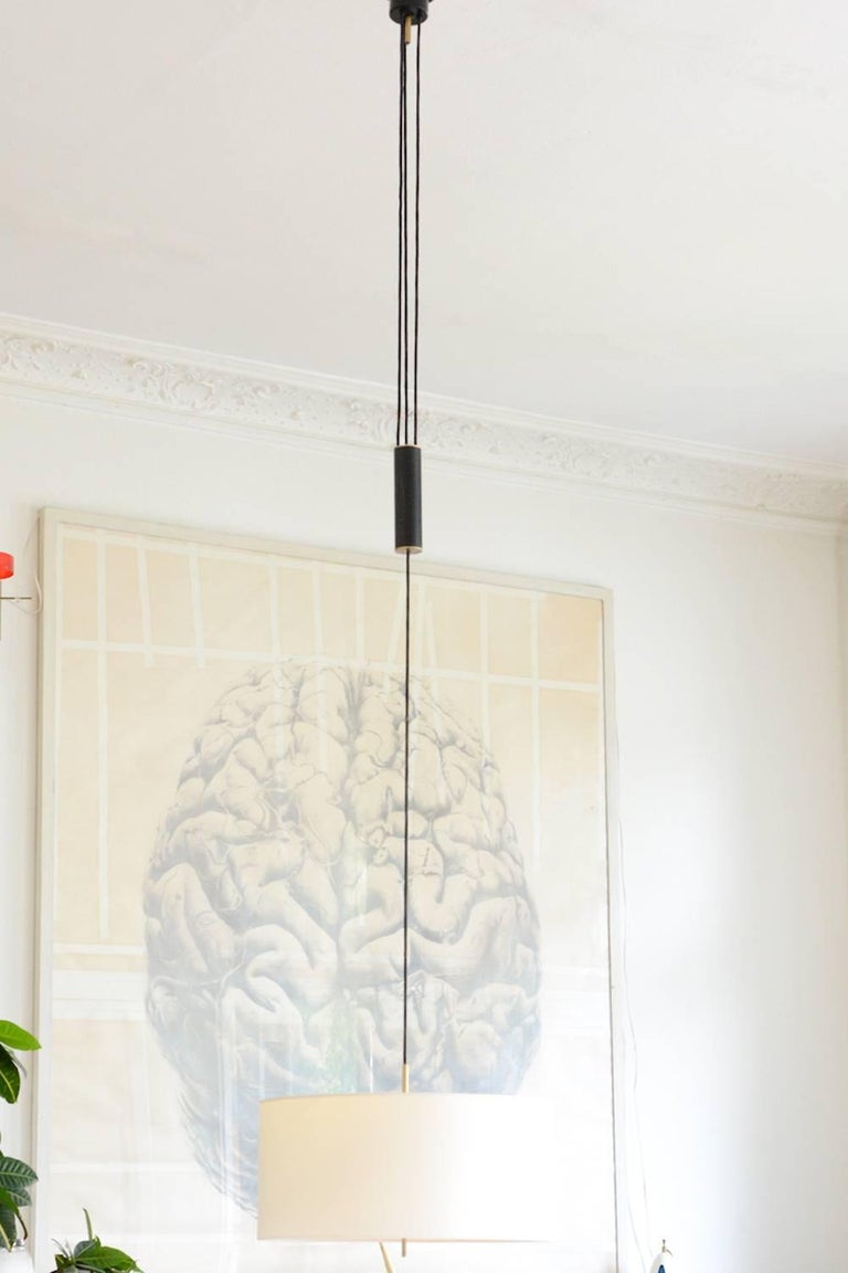 Very elegant pulley pendant by Tempestini from 1950.
Made in extraordinary quality, has a perspex diffusor, which creates very soft lighting, a rotary switch at the bottom for three different lighting settings.
The pendant can be extended to a