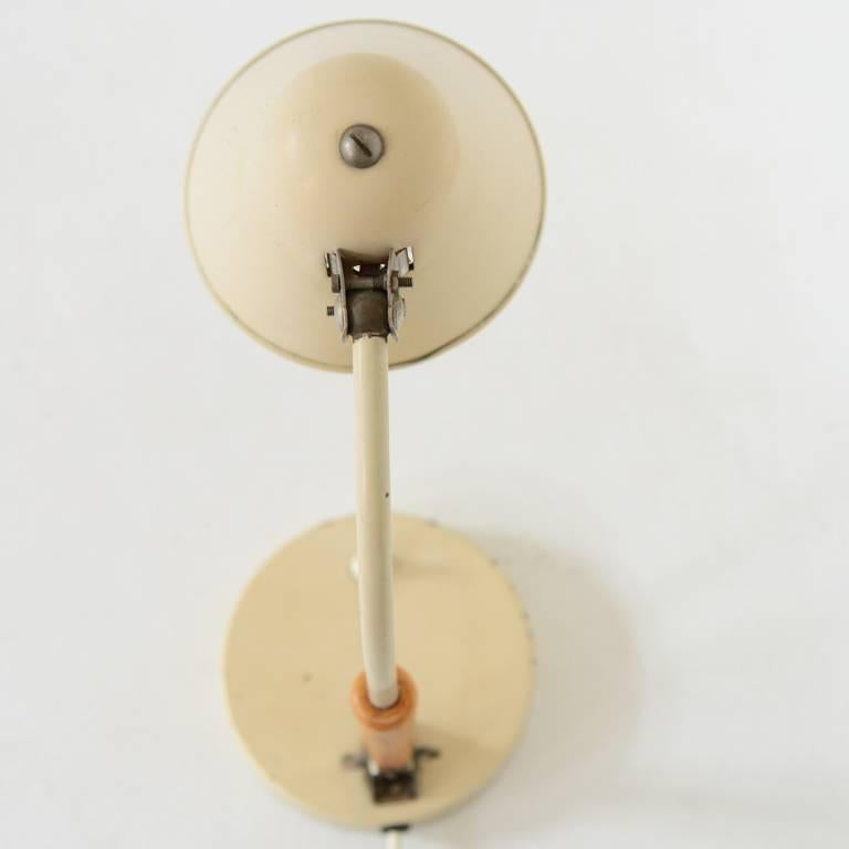 Bauhaus style table lamp manufactured by Idman, Finland.
The design is most likely from Paavo Tynell.