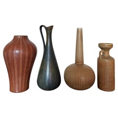 Lot de quatre vases signés Gunnar Nylund, Rörstrand, style moderne suédois, années 1940