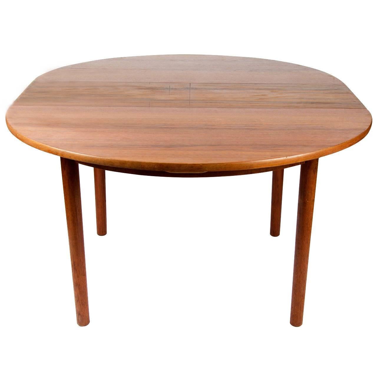 A fine example from Dalescraft Furniture maker. A Danish inspired teak extending dining table, designed by Malcolm Walker. A beautiful grain and colour, circa the 1960s.
