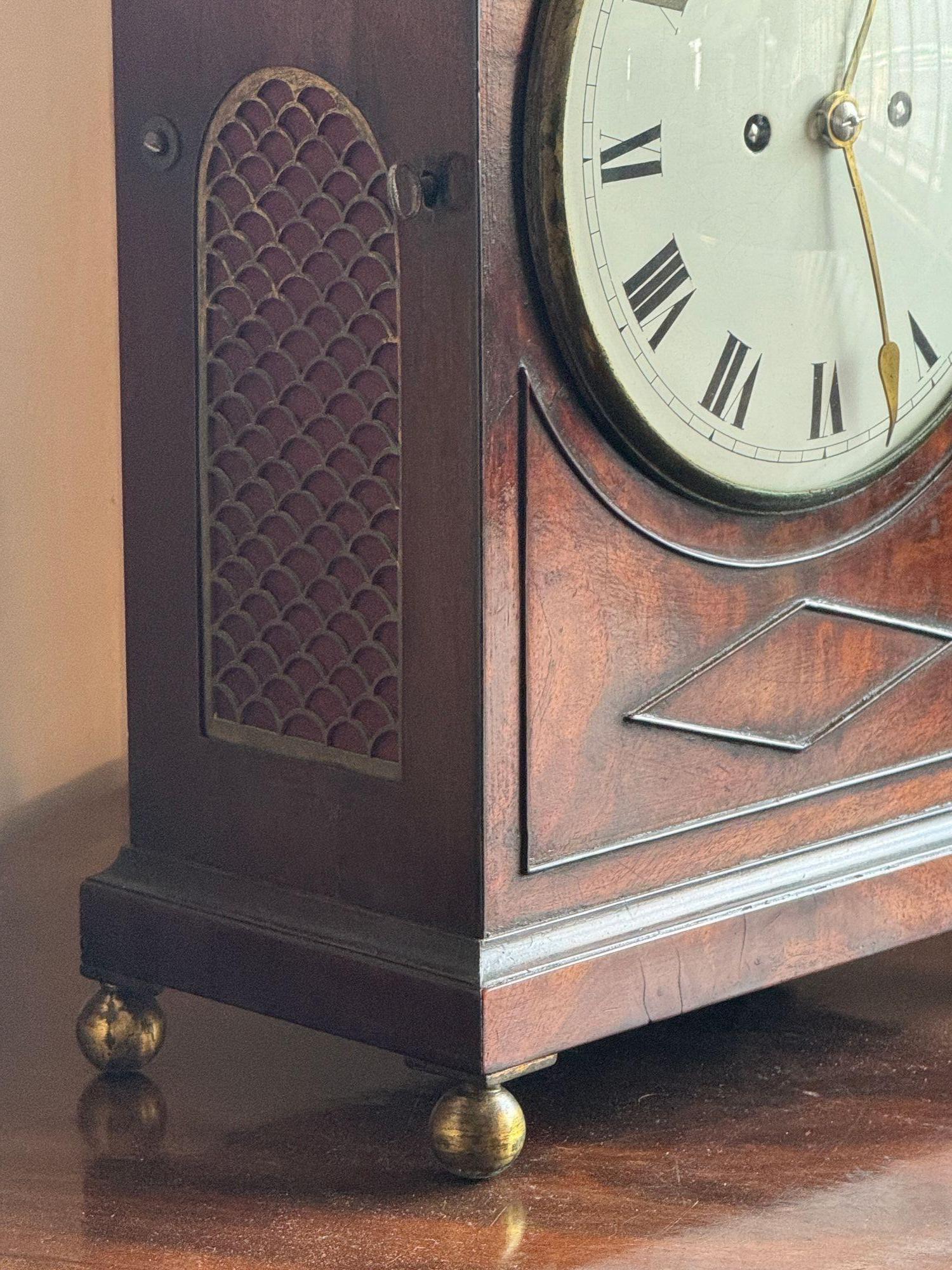 Orologio a staffa Regency in mogano In condizioni ottime in vendita a Grange-Over-Sands, GB