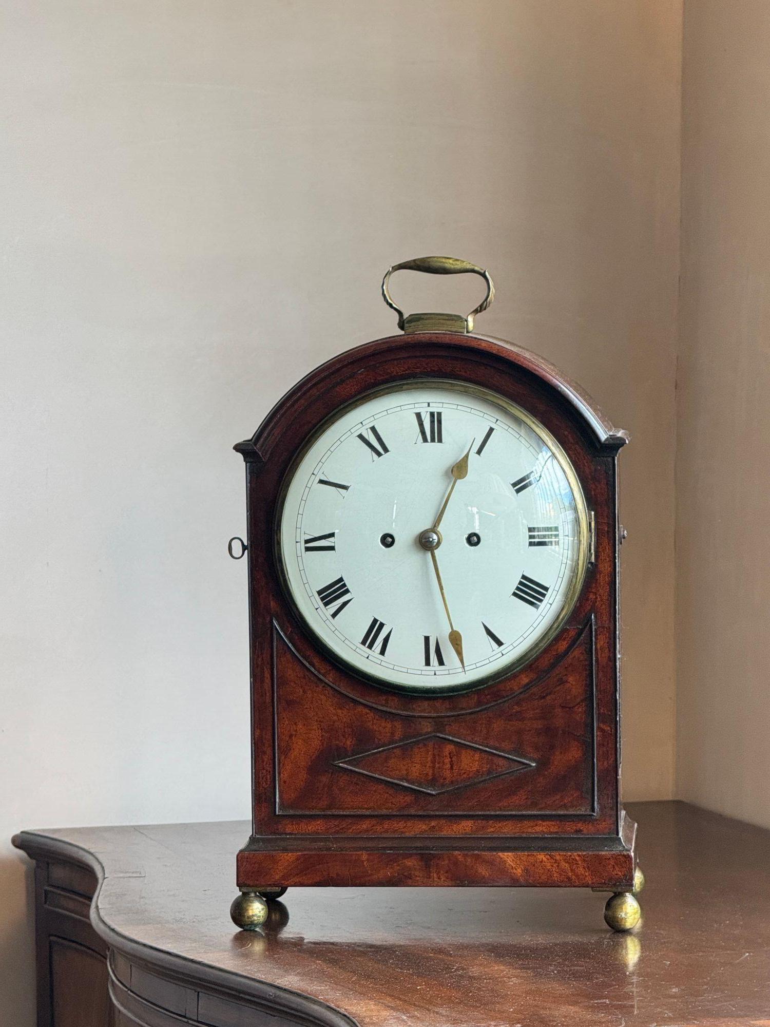 Orologio a staffa Regency in mogano in vendita 4