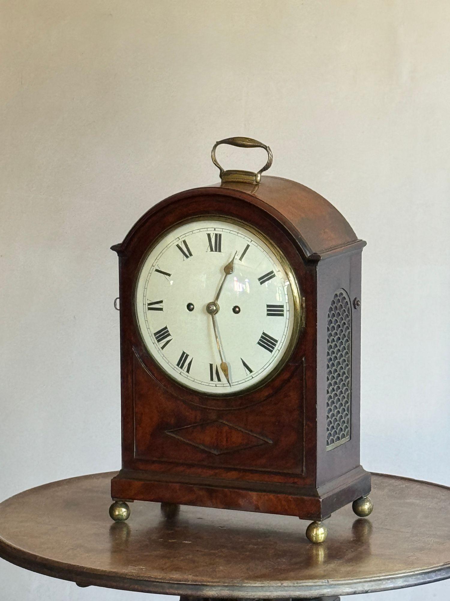 Orologio a staffa Regency in mogano in vendita 3