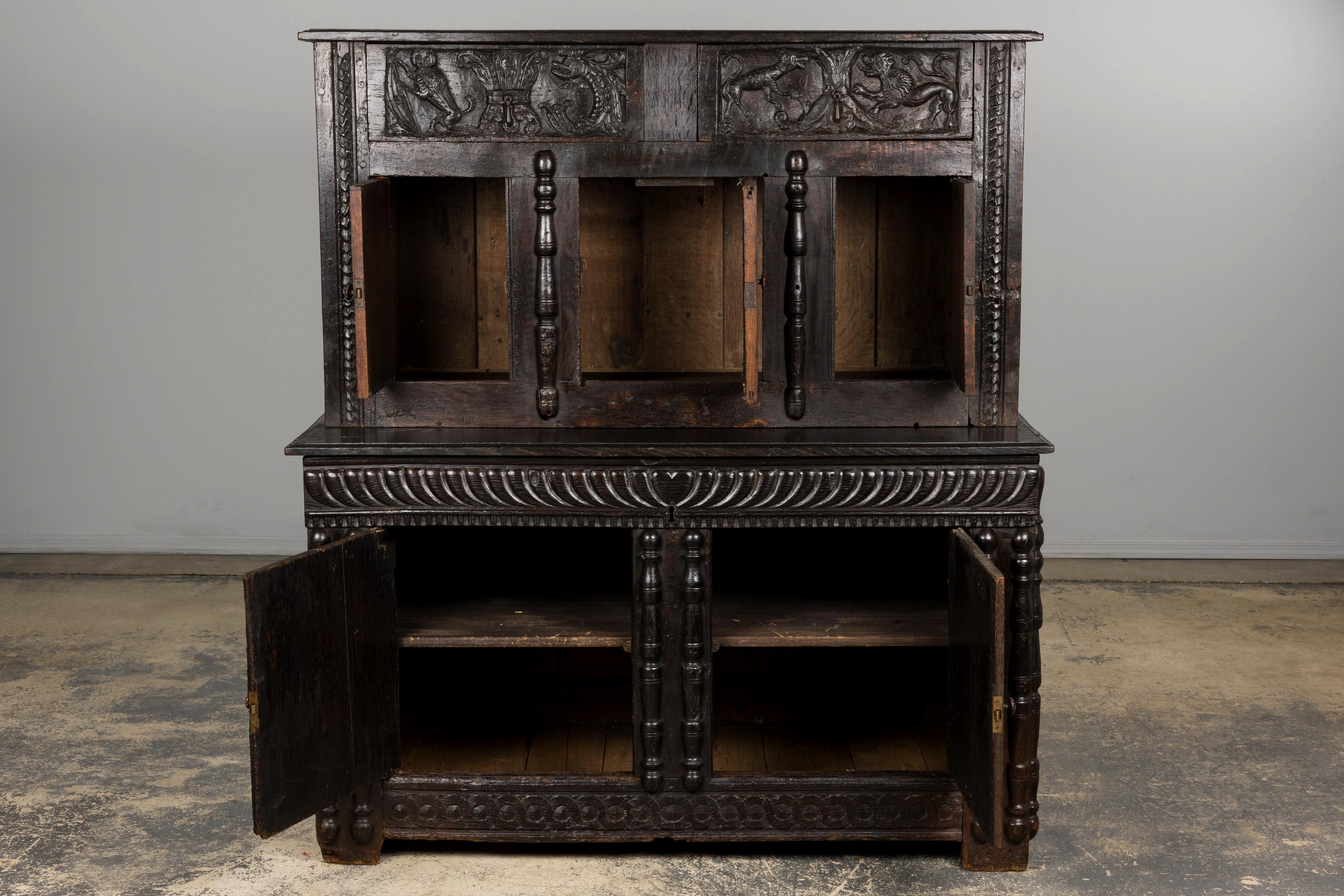 Credenza francese rinascimentale del XVIII secolo intagliata in Oak Buffet In condizioni buone in vendita a Astoria, NY