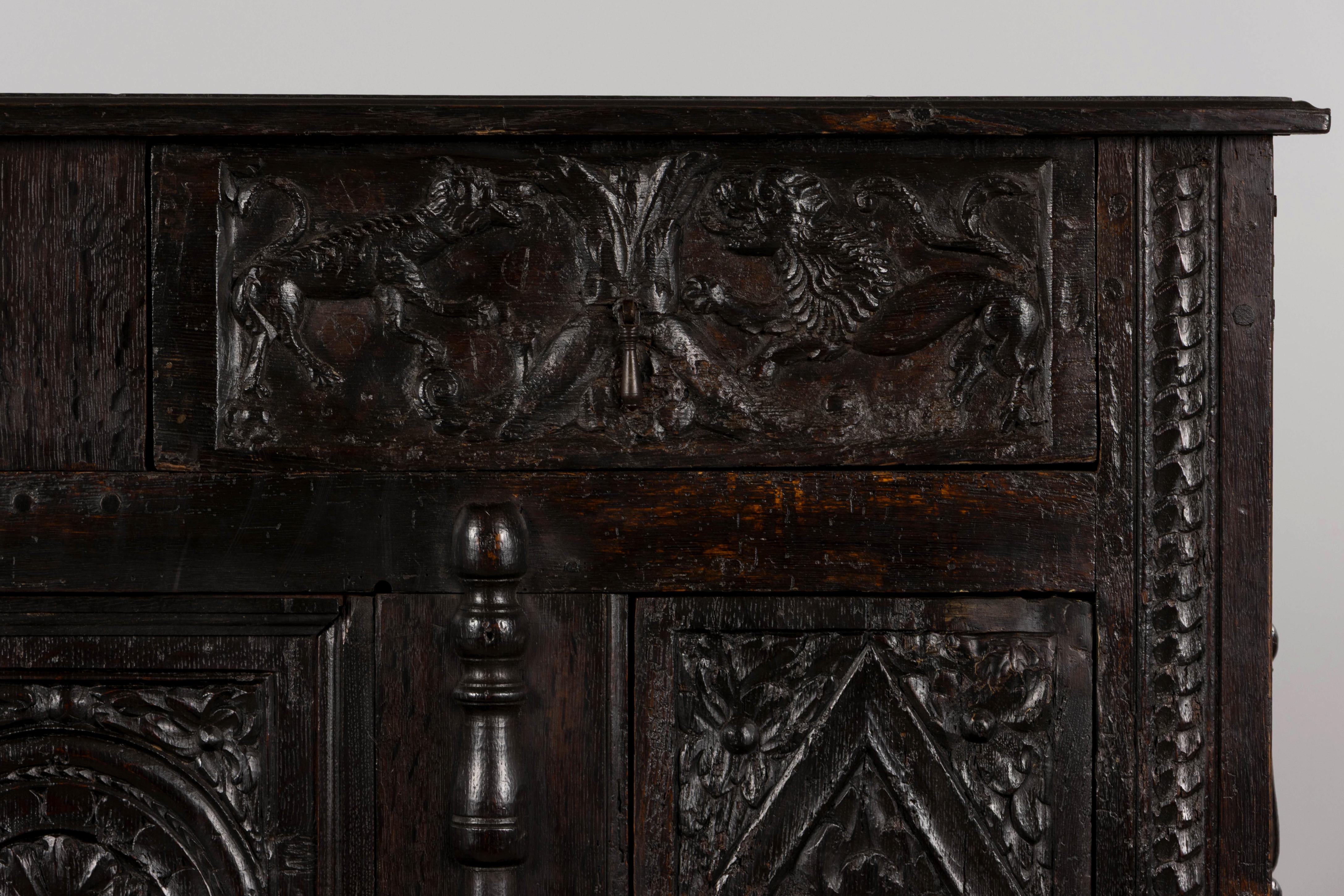 Rinascimento Credenza francese rinascimentale del XVIII secolo intagliata in Oak Buffet in vendita