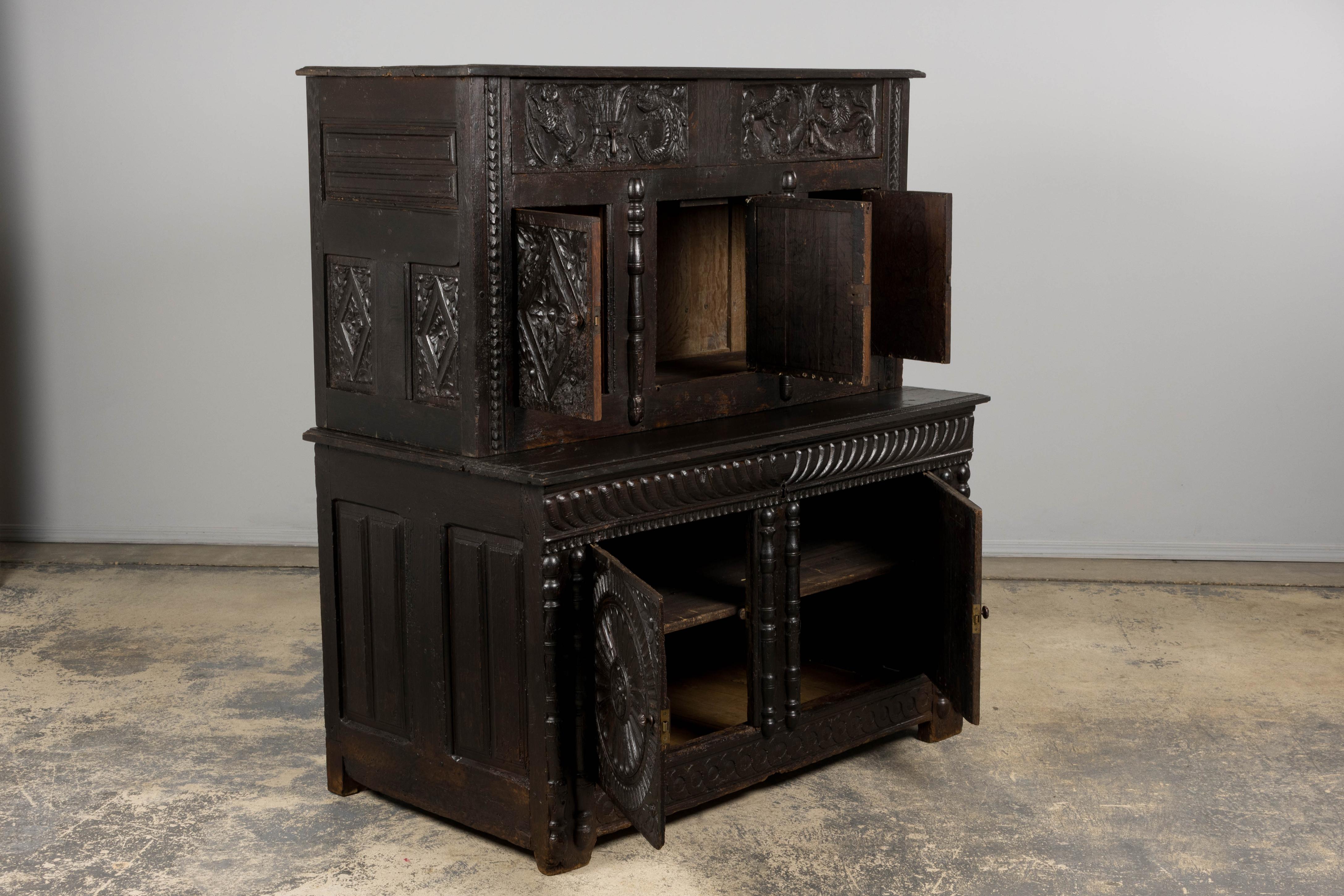 Credenza francese rinascimentale del XVIII secolo intagliata in Oak Buffet in vendita 3