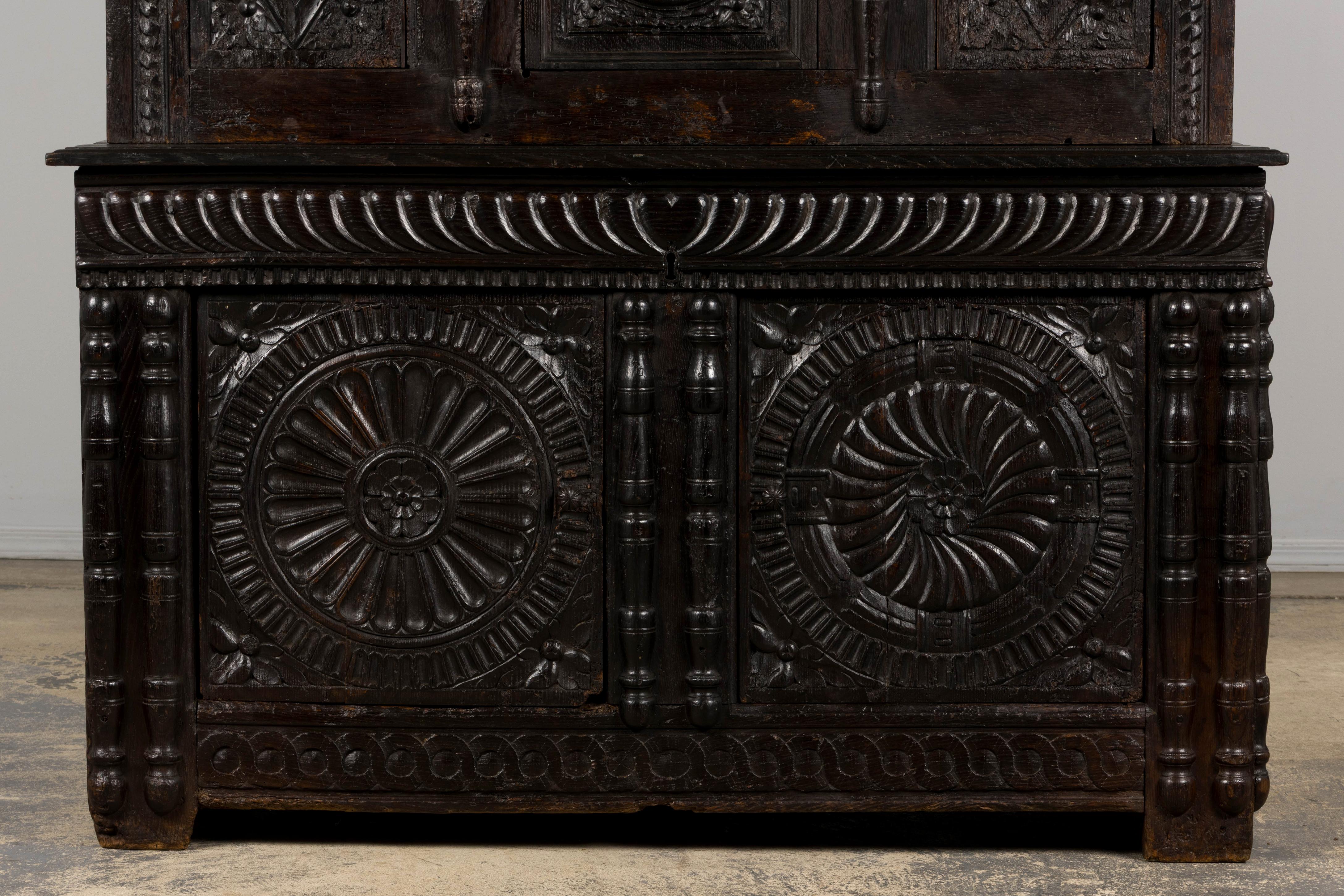 Quercia Credenza francese rinascimentale del XVIII secolo intagliata in Oak Buffet in vendita