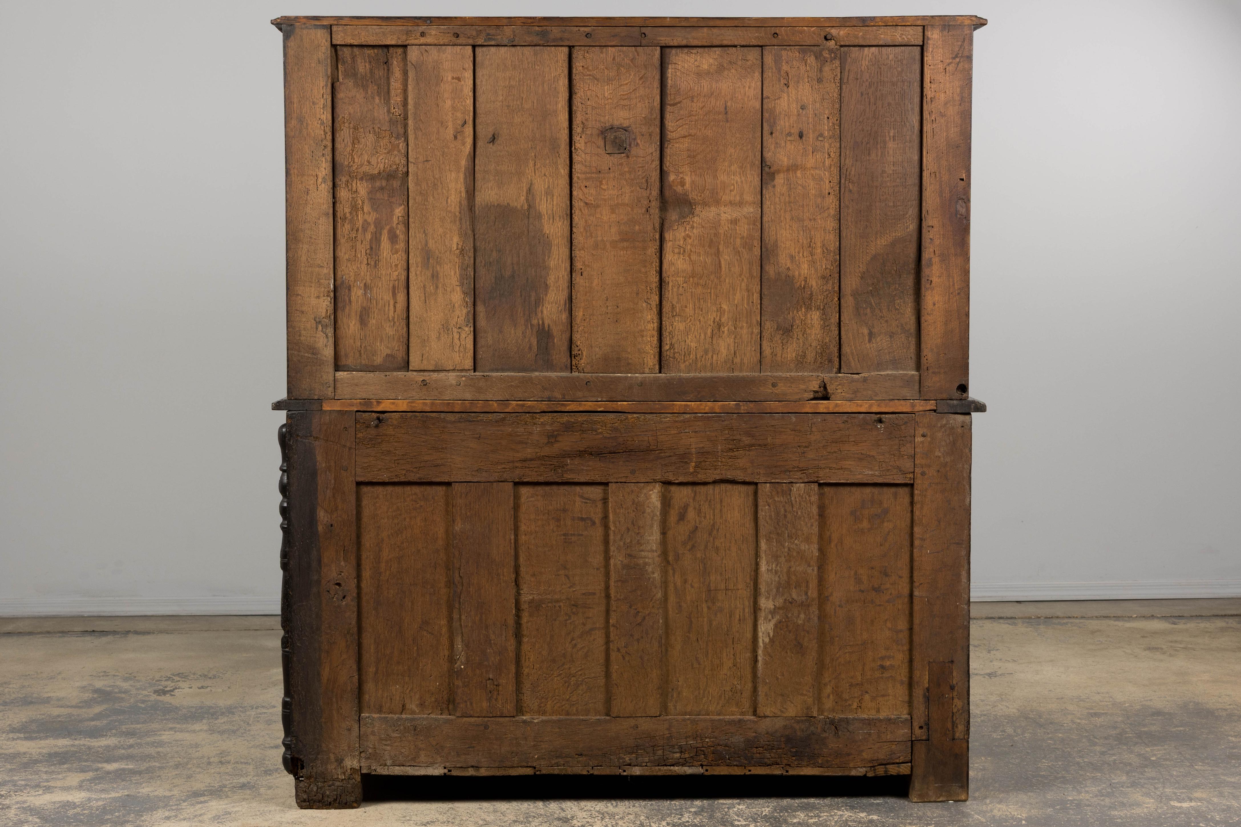 Credenza francese rinascimentale del XVIII secolo intagliata in Oak Buffet in vendita 8