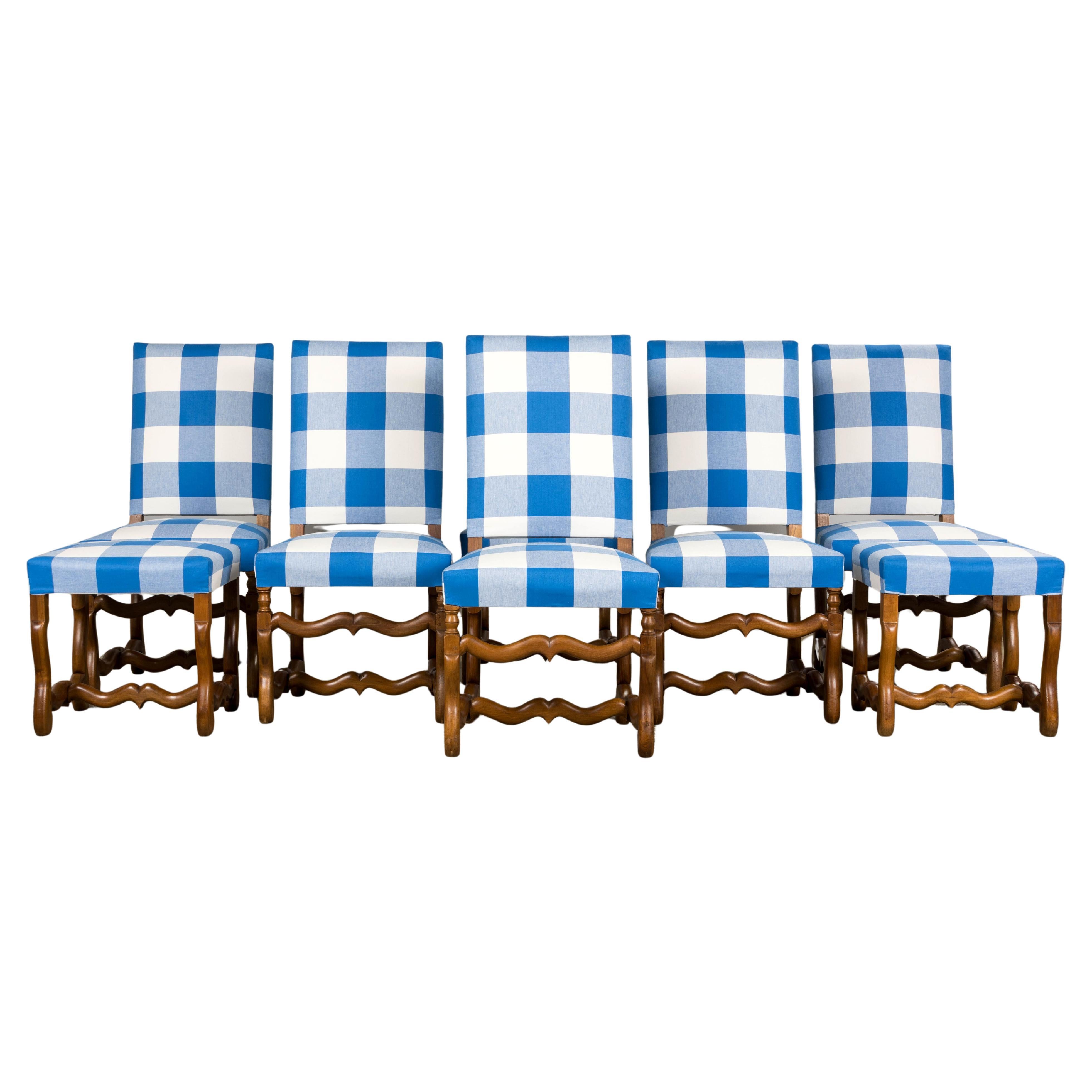 Ensemble de 8 chaises de salle à manger en noyer de style Louis XIII en plaid bleu