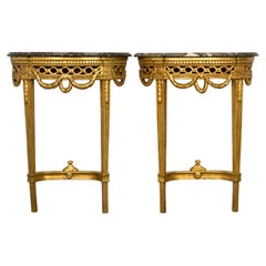 Paire de tables demi-lune françaises du XVIIIe siècle, de style Louis XVI, en bois doré