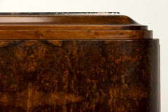 Aparador monumental de los años 40, obra de A. Bicchierini, madera de nudo y mármol, Provenza