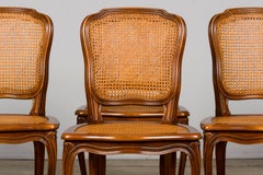 Set di 8 sedie da pranzo francesi in noce intrecciato in stile Luigi XV, risalenti ai primi anni del XX secolo