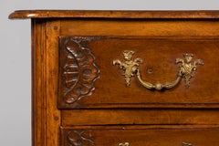 Cómoda francesa del siglo XVIII, estilo Regencia, de madera de nogal con tiradores de latón, Lyon