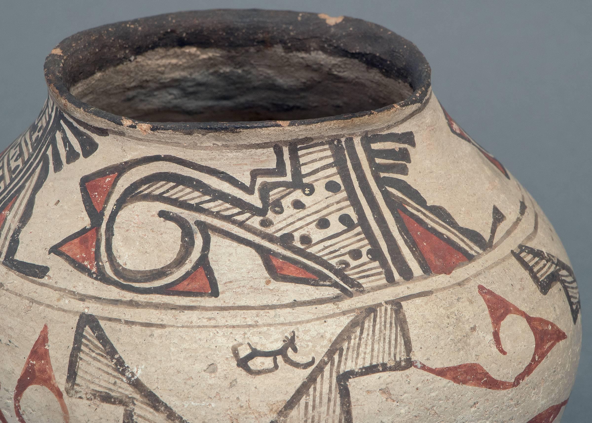 Southwestern Native American Polychrome Pottery Olla, Zuni Pueblo, circa 1900 In Good Condition In Denver, CO