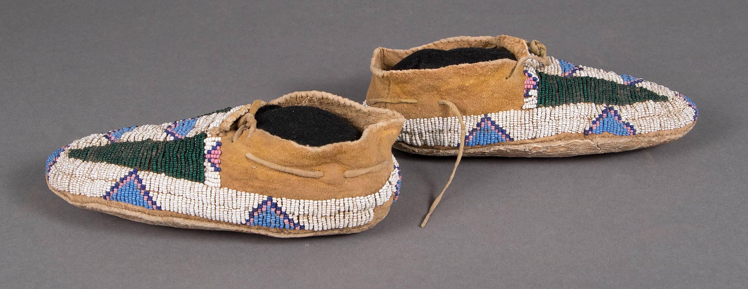 Antique Native American Beaded Child's Moccasins, Arapaho, 19th Century In Excellent Condition In Denver, CO