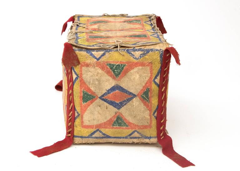 Native American Parfleche Box, Sioux, 19th Century Painted Hide Plains  For Sale 1