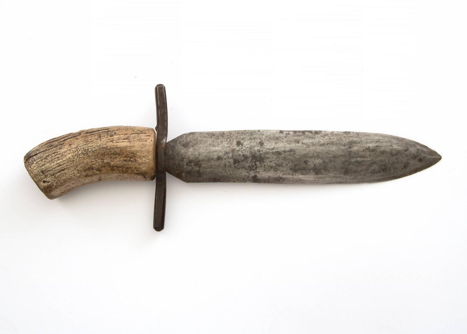 Antique Native American Knife and Sheath, Sioux, 19th Century For Sale