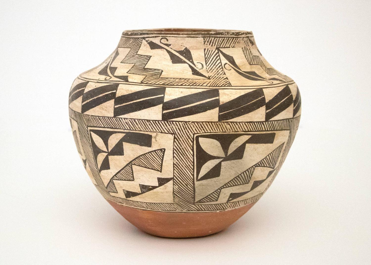 Antique Southwestern Native American Pottery Jar, 'Pueblo,' 20th