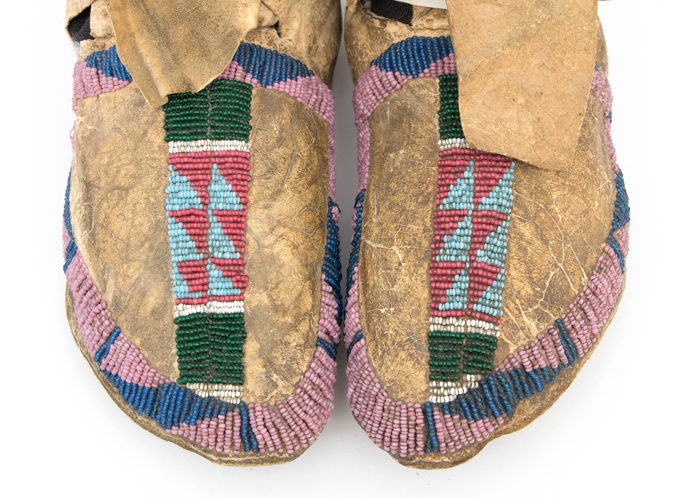 Antique Native American Beaded Child's Moccasins, Arapaho, circa 1875 In Good Condition In Denver, CO