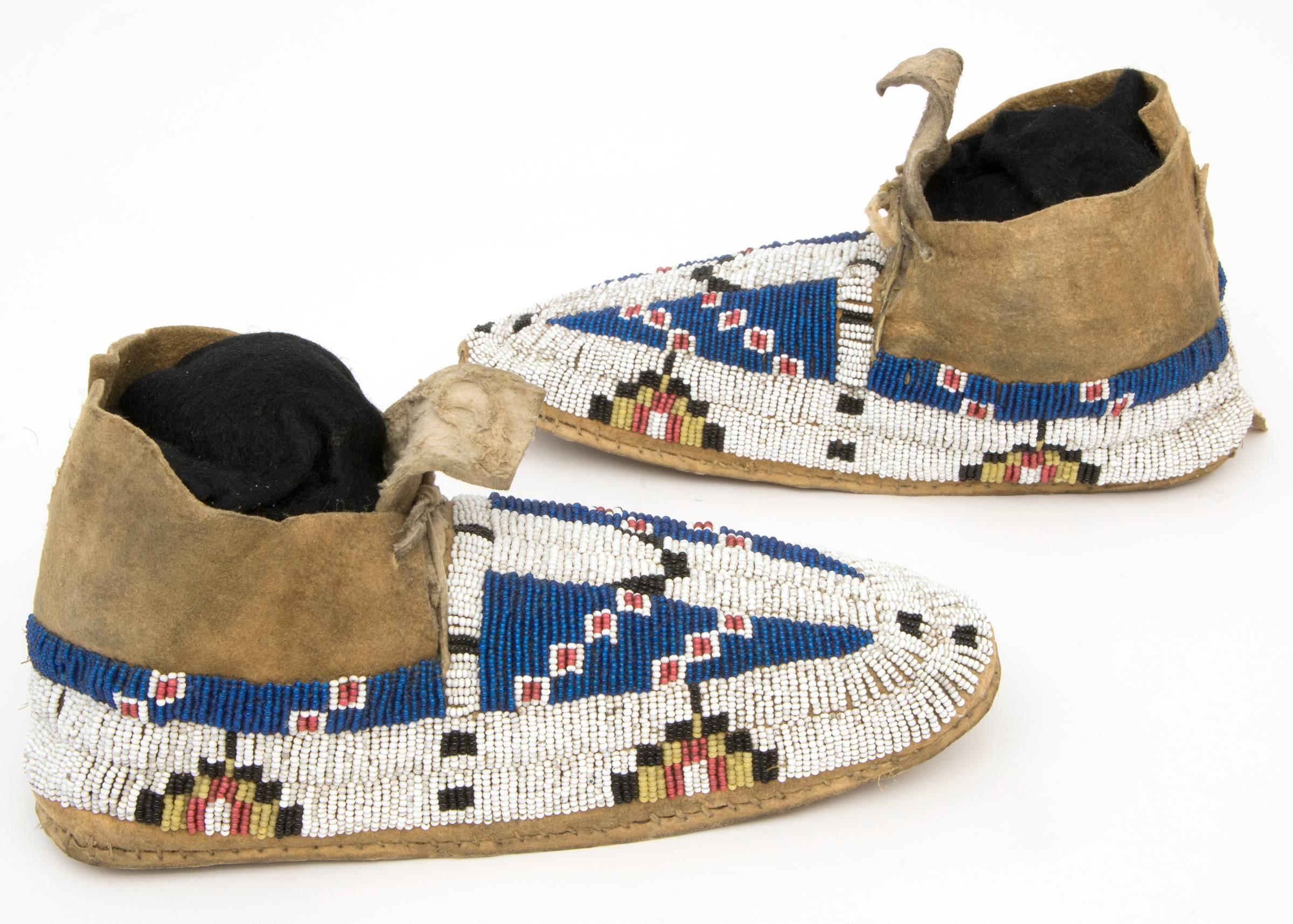 Antique Native American Beaded Child's Moccasins, Cheyenne, 19th Century In Excellent Condition In Denver, CO