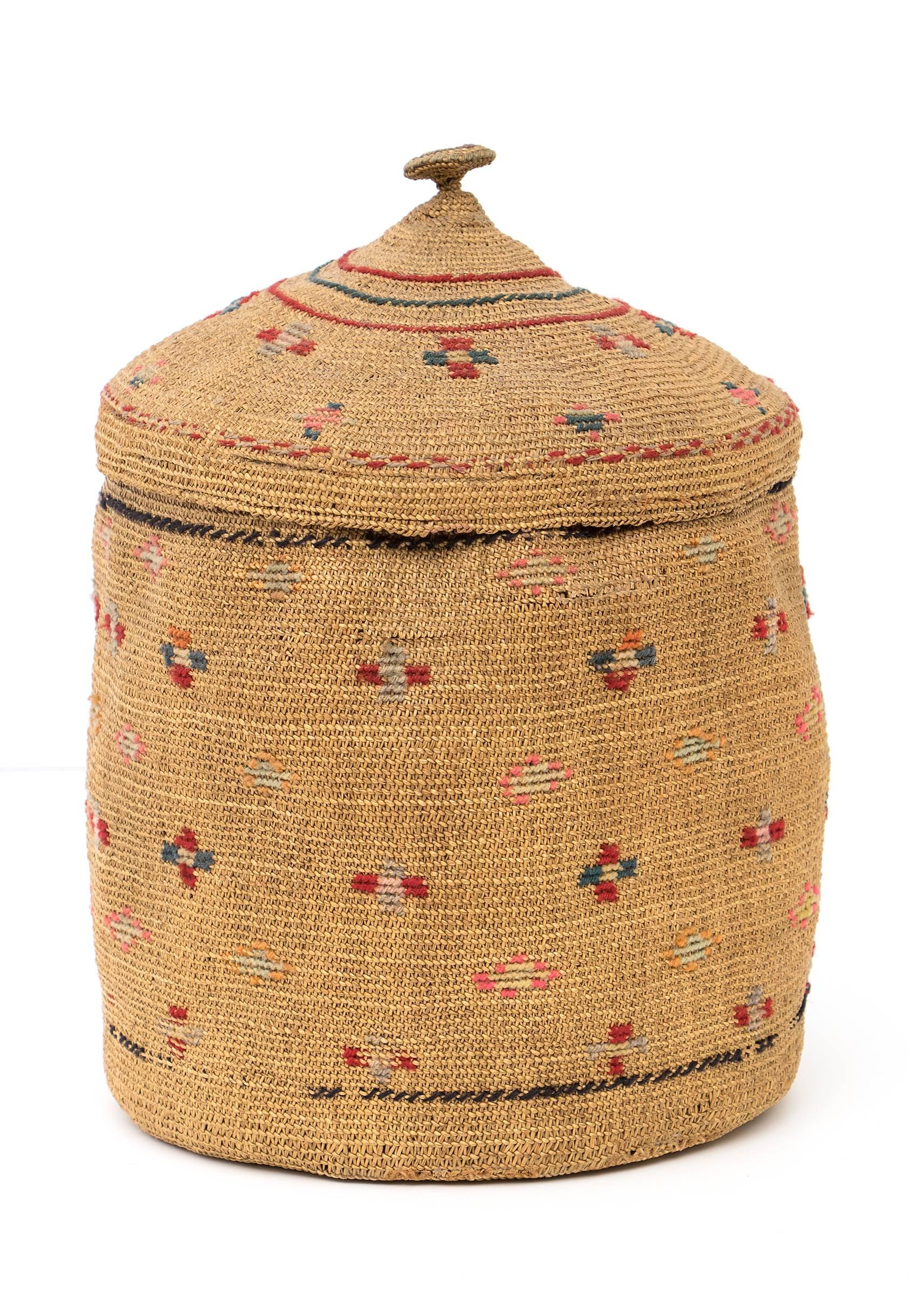 Native American Lidded Basket, Tlingit 'Pacific Northwest Coast, ' circa 1900 In Excellent Condition In Denver, CO
