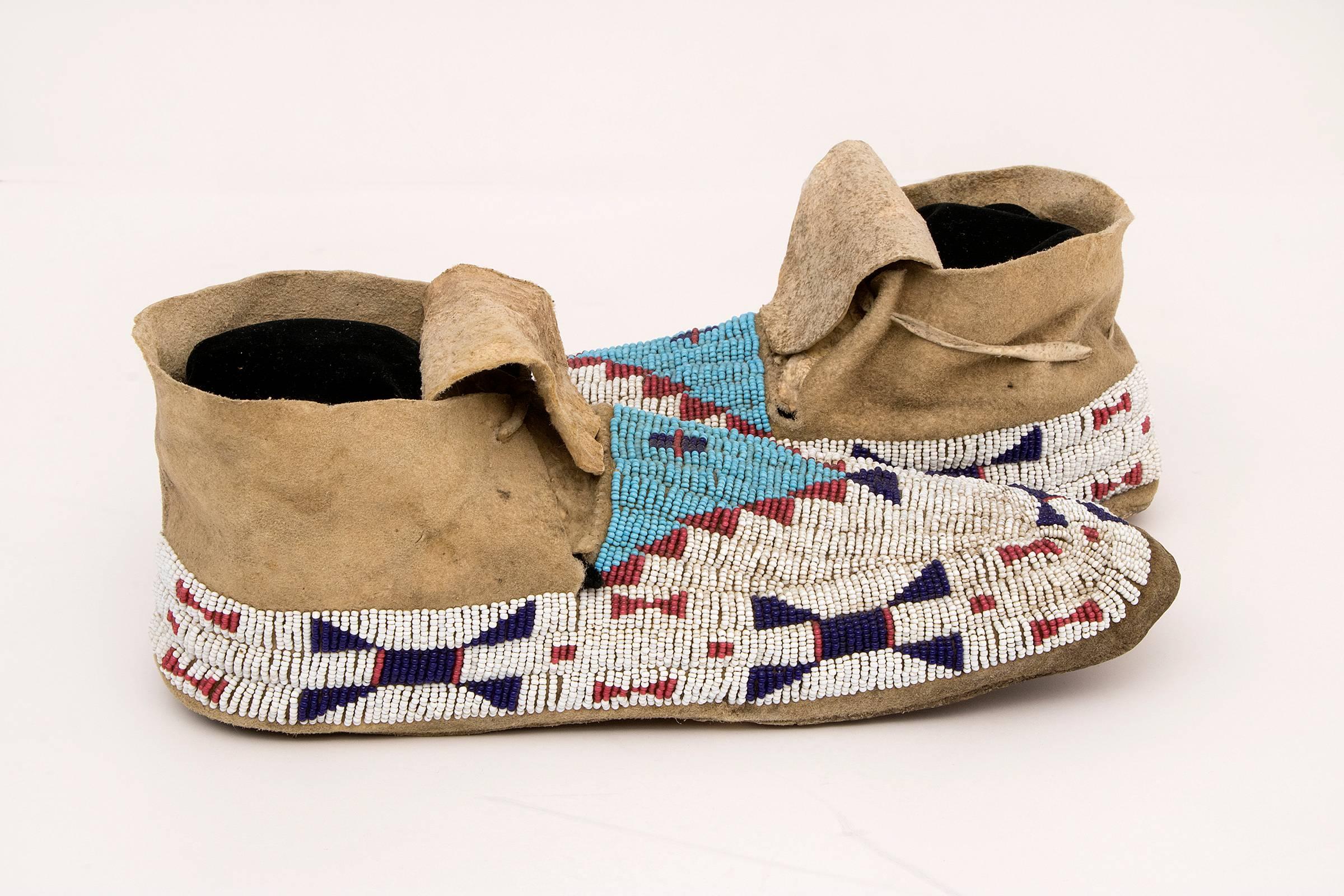 Antique Beaded Moccasins, Sioux 'Plains, Native American', 19th Century 4
