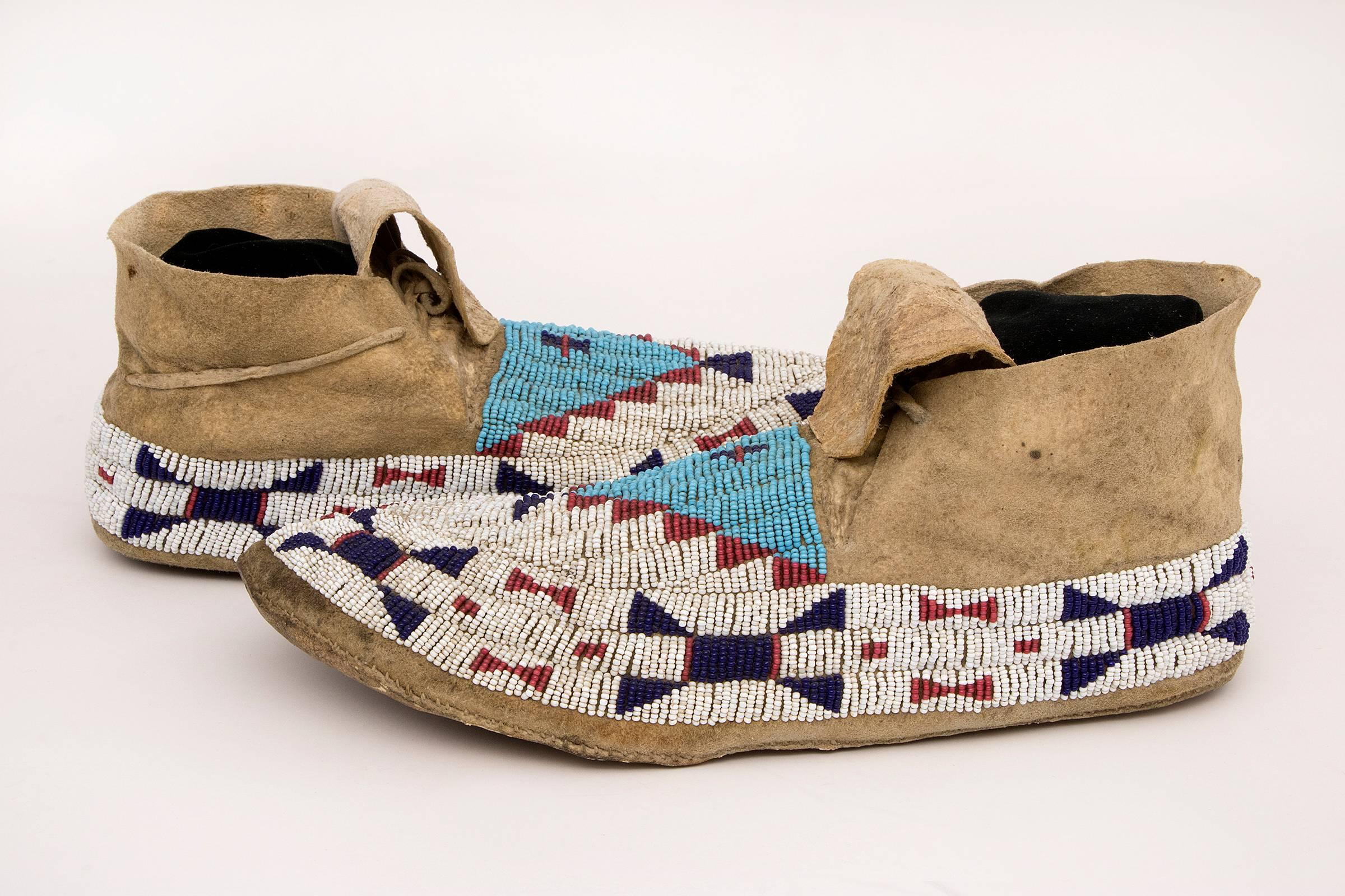 Antique Beaded Moccasins, Sioux 'Plains, Native American', 19th Century 2