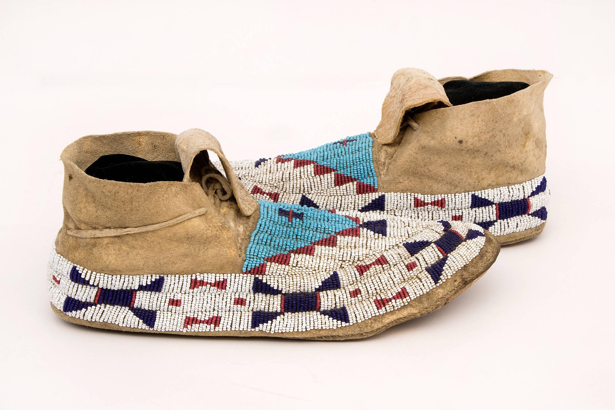 Antique Beaded Moccasins, Sioux 'Plains, Native American', 19th Century 1